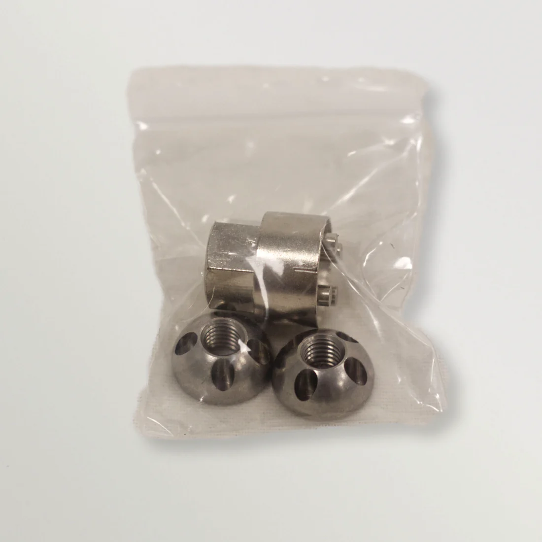 Roof tent theft protection – special screws with tool